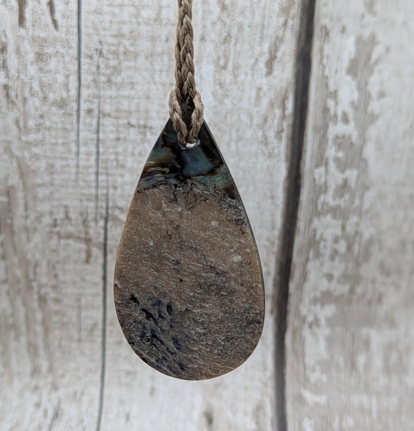 New Zealand Rainbow Pāua steward op Pendant – colourful Iridescent Necklace, Māori Inspired Ocean Jewellery, Healing Shell Talisman.