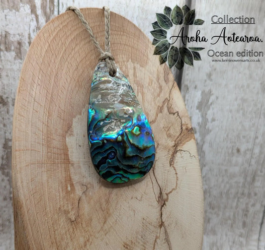 New Zealand Rainbow Pāua steward op Pendant – colourful Iridescent Necklace, Māori Inspired Ocean Jewellery, Healing Shell Talisman.
