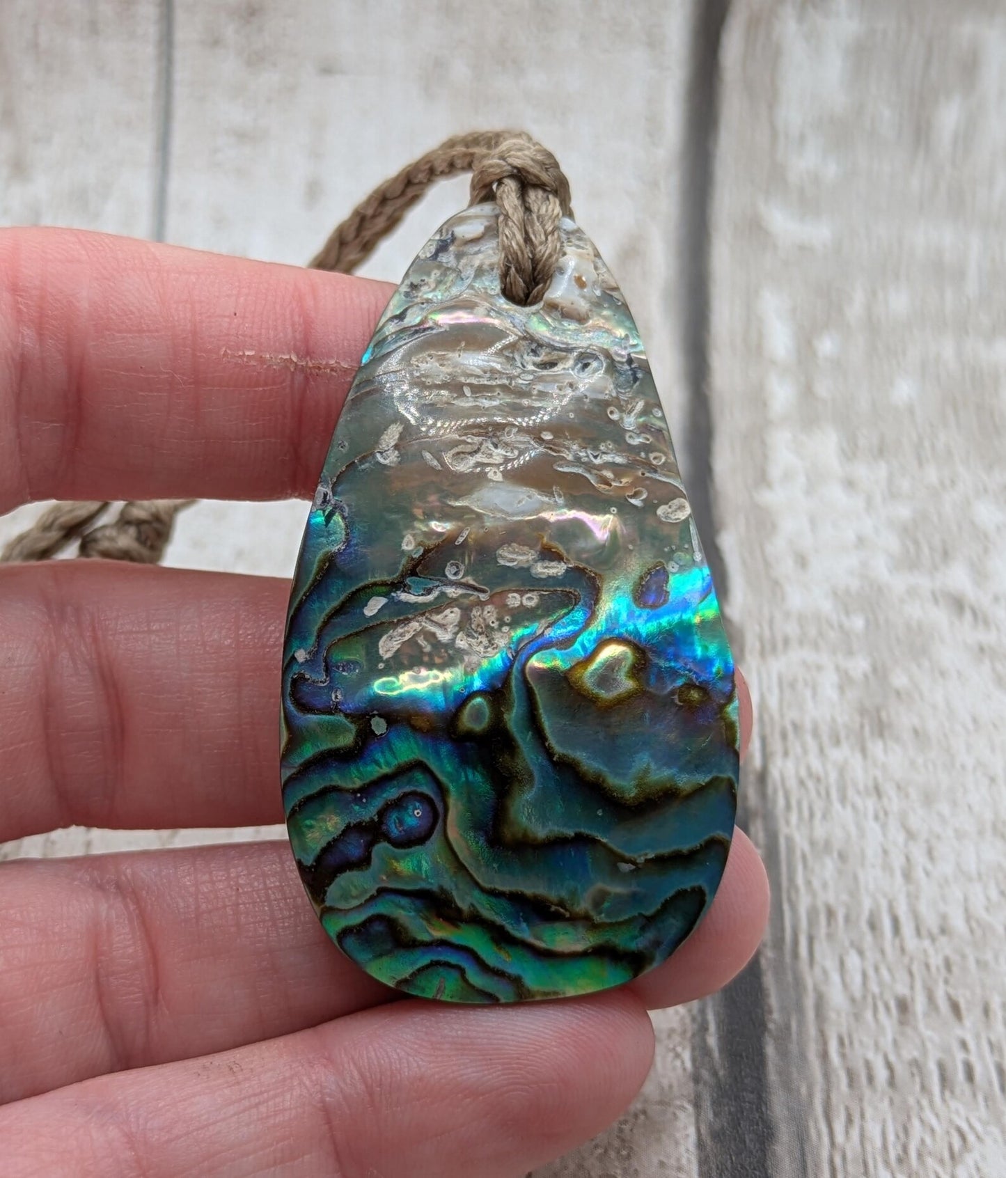 New Zealand Rainbow Pāua steward op Pendant – colourful Iridescent Necklace, Māori Inspired Ocean Jewellery, Healing Shell Talisman.
