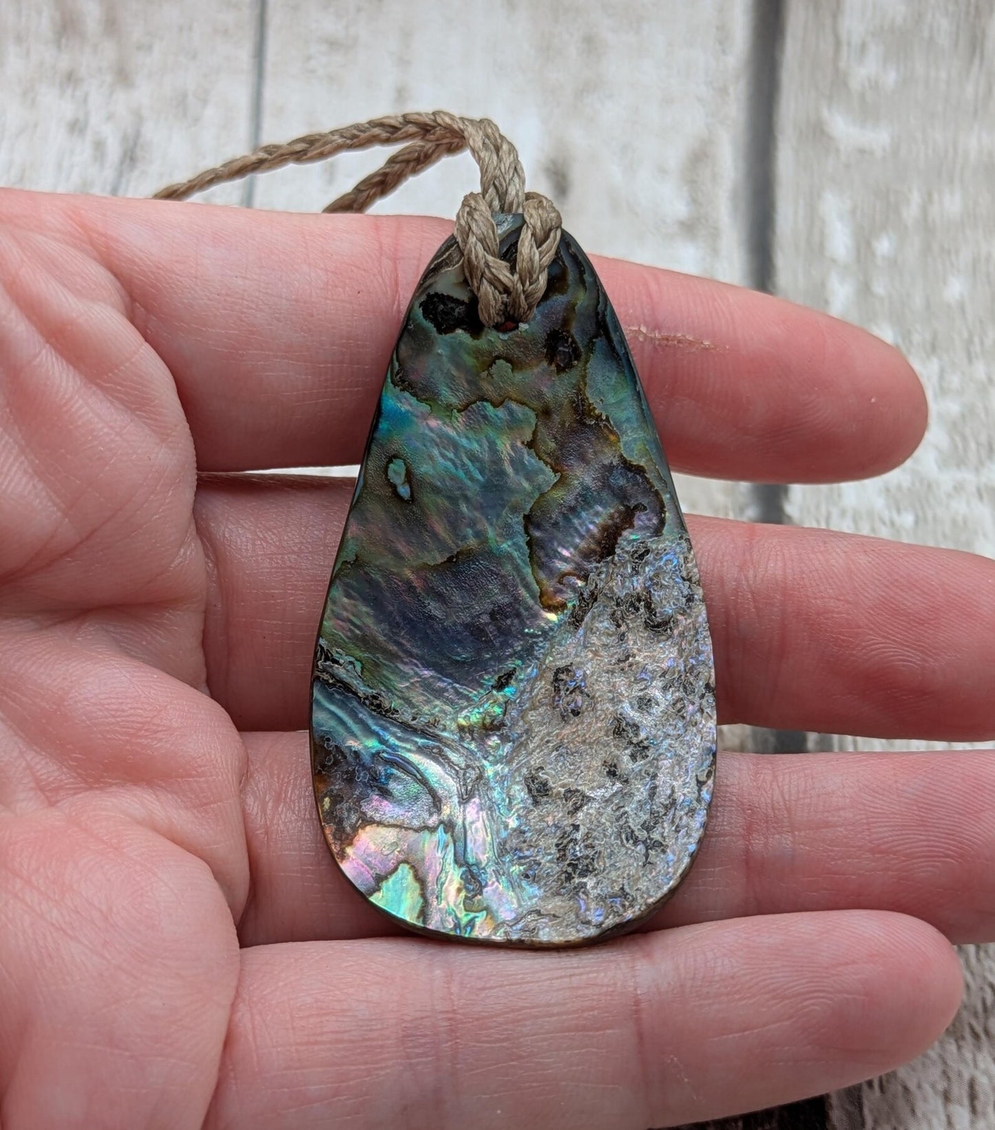 New Zealand Rainbow Pāua steward op Pendant – colourful Iridescent Necklace, Māori Inspired Ocean Jewellery, Healing Shell Talisman.