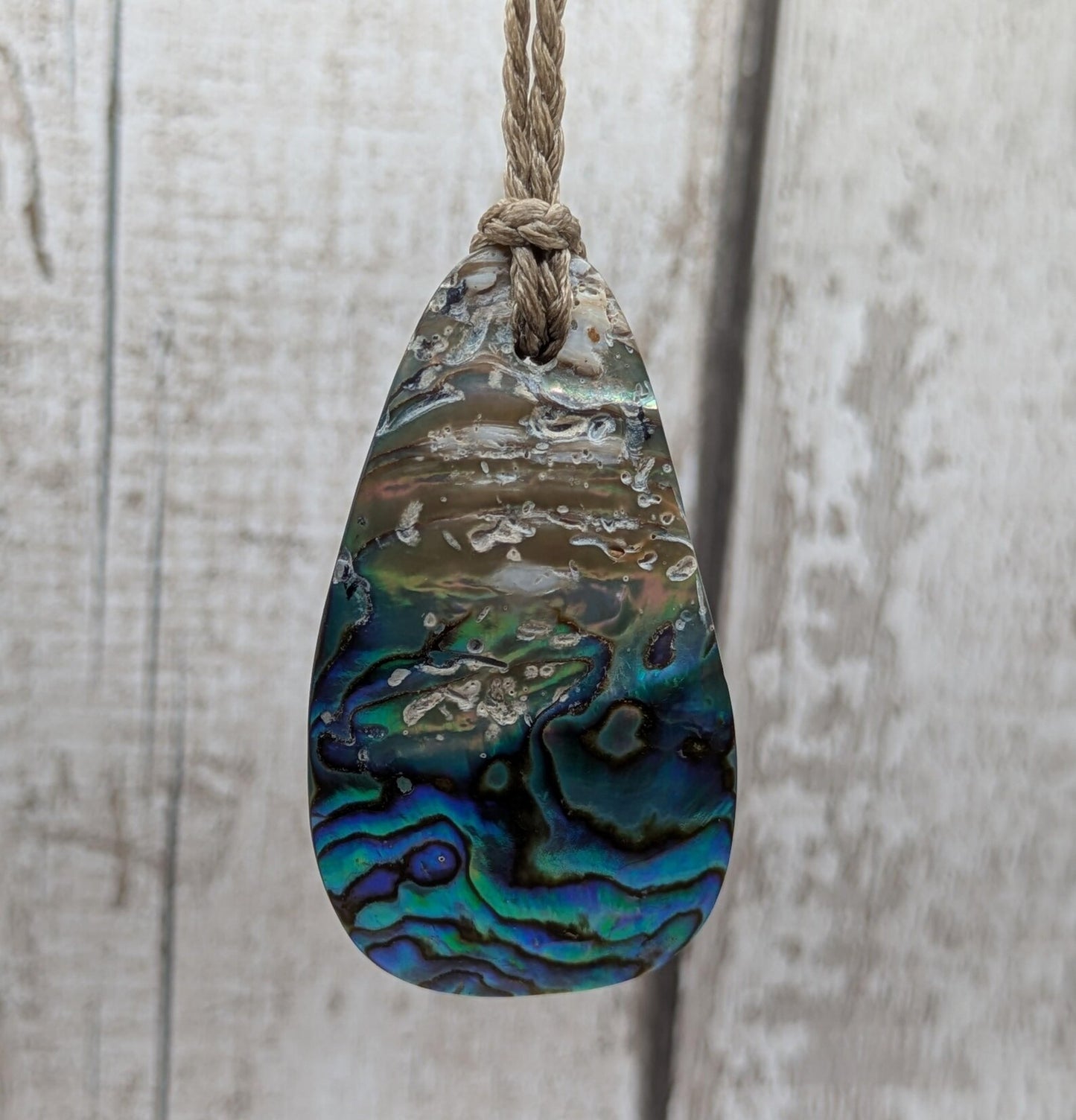 New Zealand Rainbow Pāua steward op Pendant – colourful Iridescent Necklace, Māori Inspired Ocean Jewellery, Healing Shell Talisman.