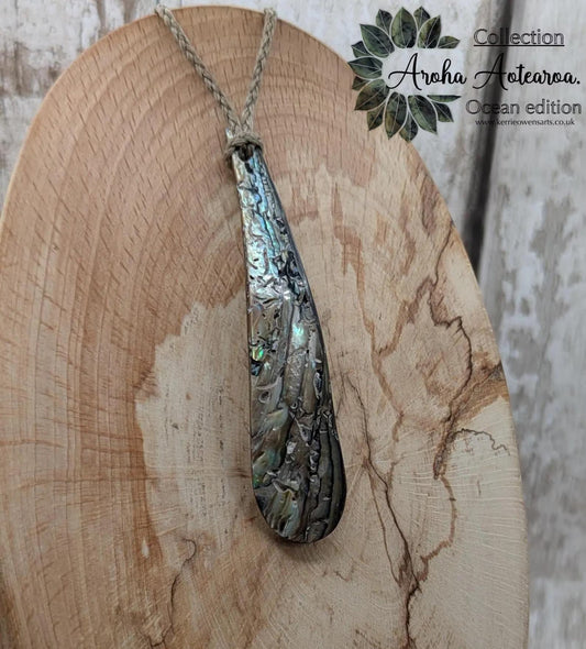New Zealand rainbow pāua rim drop pendant.