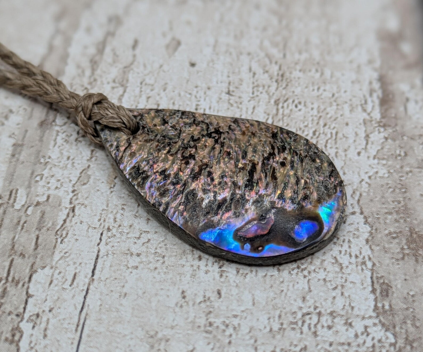 New Zealand Rainbow Pāua Shell teardrop Pendant – Iridescent ocean themed Necklace, Māori Inspired Jewellery, Healing Shell Talisman.
