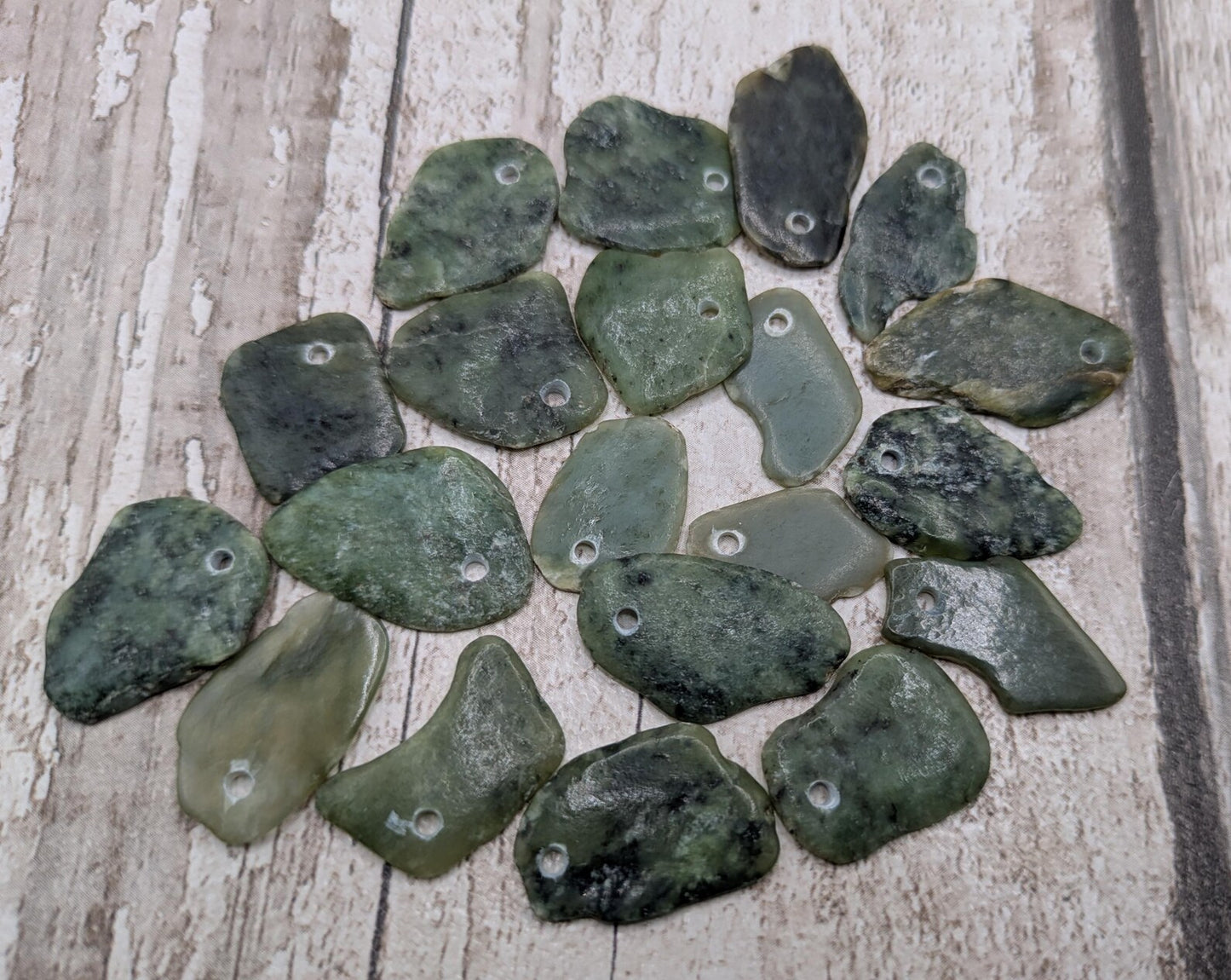 20 Top-Drilled New Zealand Pounamu Beads – Tumble polished Greenstone Offcuts for Jewellery Making and craft projects.