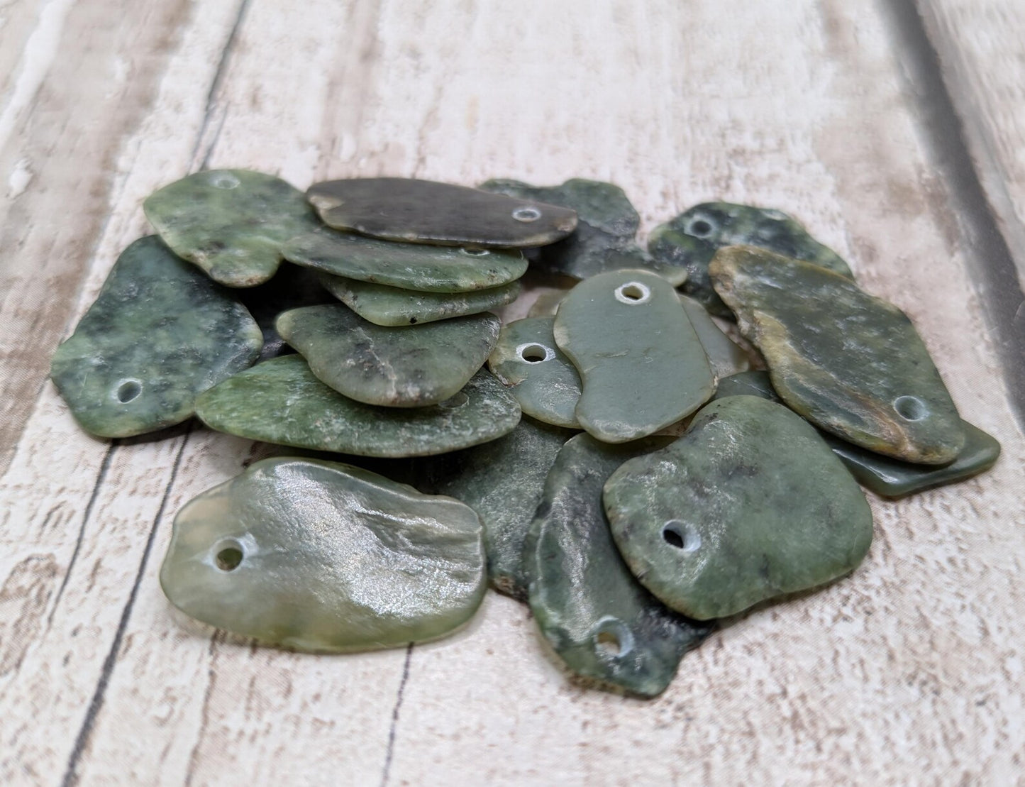 20 Top-Drilled New Zealand Pounamu Beads – Tumble polished Greenstone Offcuts for Jewellery Making and craft projects.
