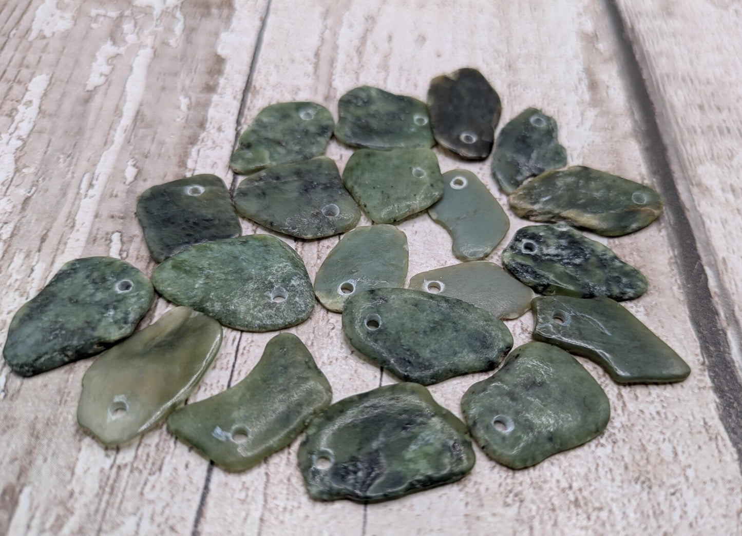 20 Top-Drilled New Zealand Pounamu Beads – Tumble polished Greenstone Offcuts for Jewellery Making and craft projects.