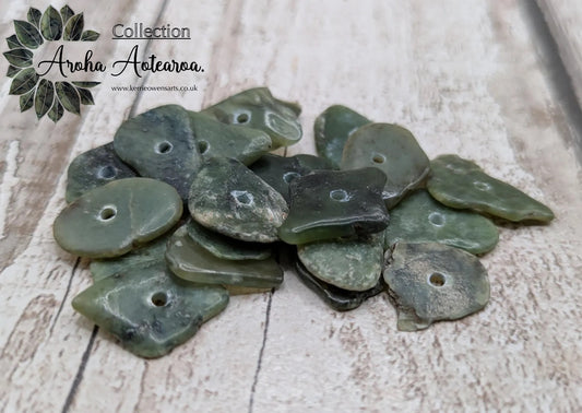 20 Centre-Drilled New Zealand Pounamu Beads – Tumble polished Greenstone Offcuts for Jewellery Making and craft projects.