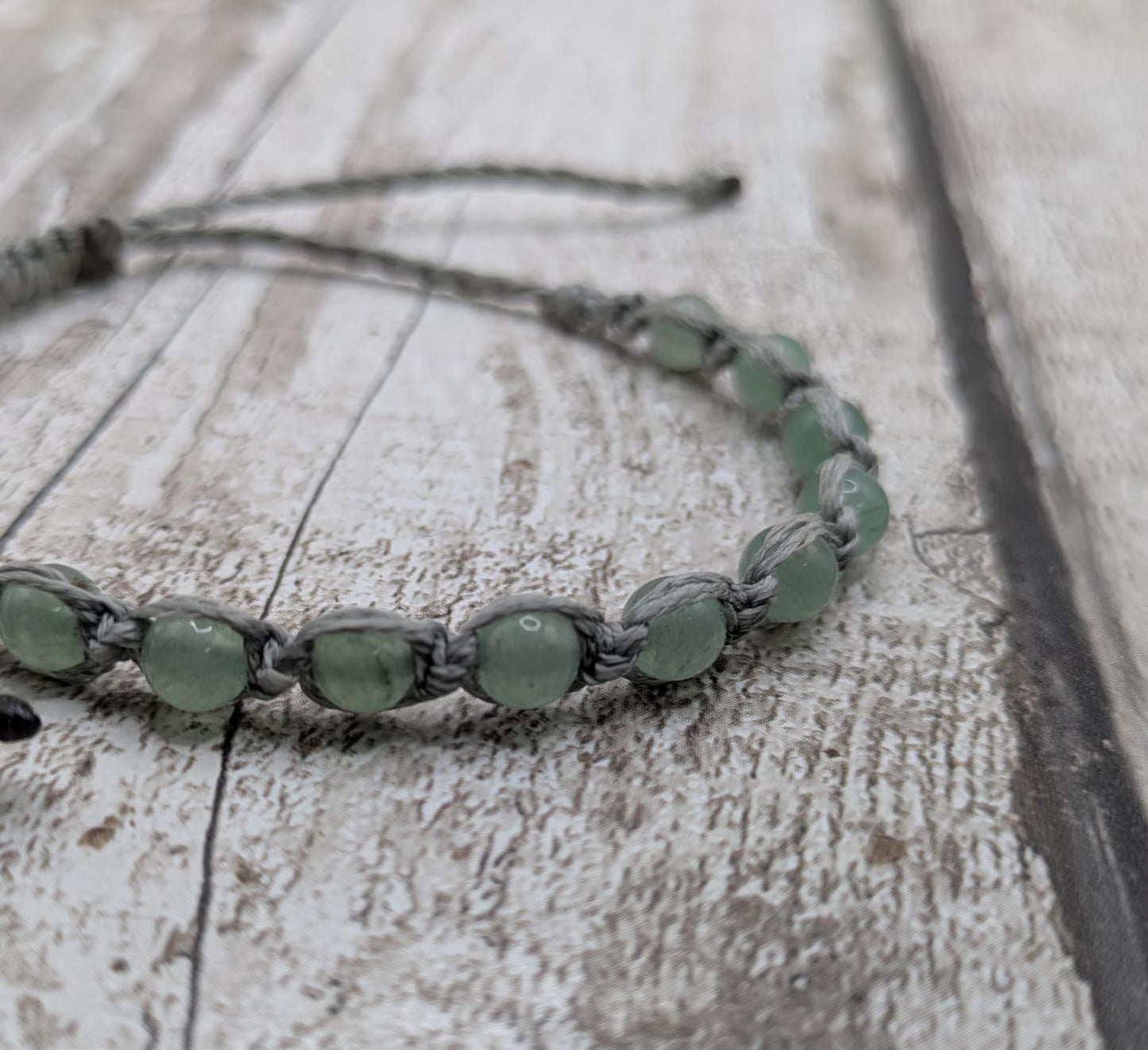 Adventurine beaded macrame adjustable braclet.