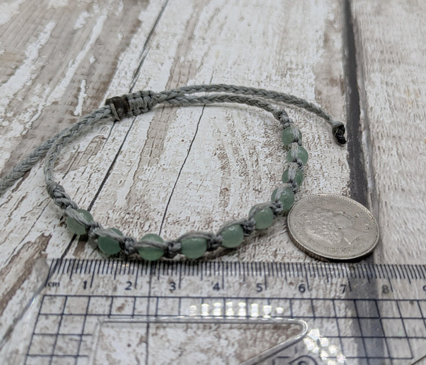 Adventurine beaded macrame adjustable braclet.