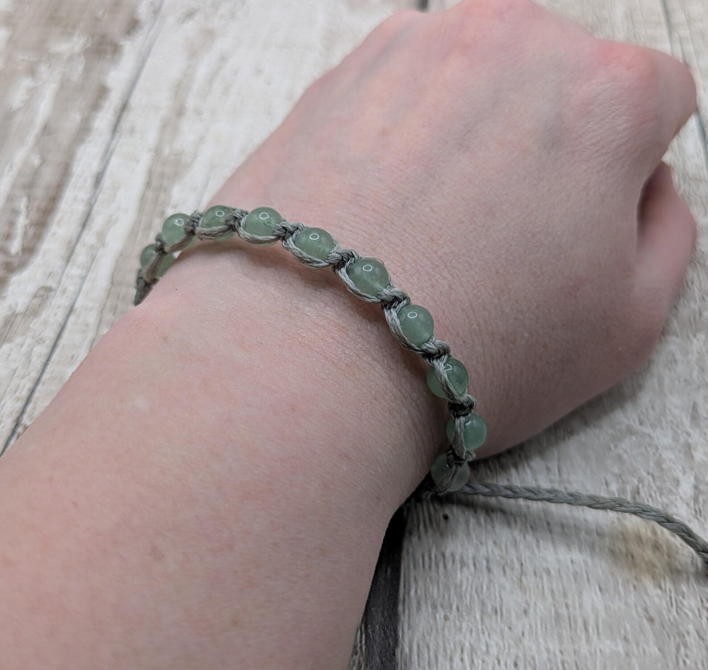 Adventurine beaded macrame adjustable braclet.