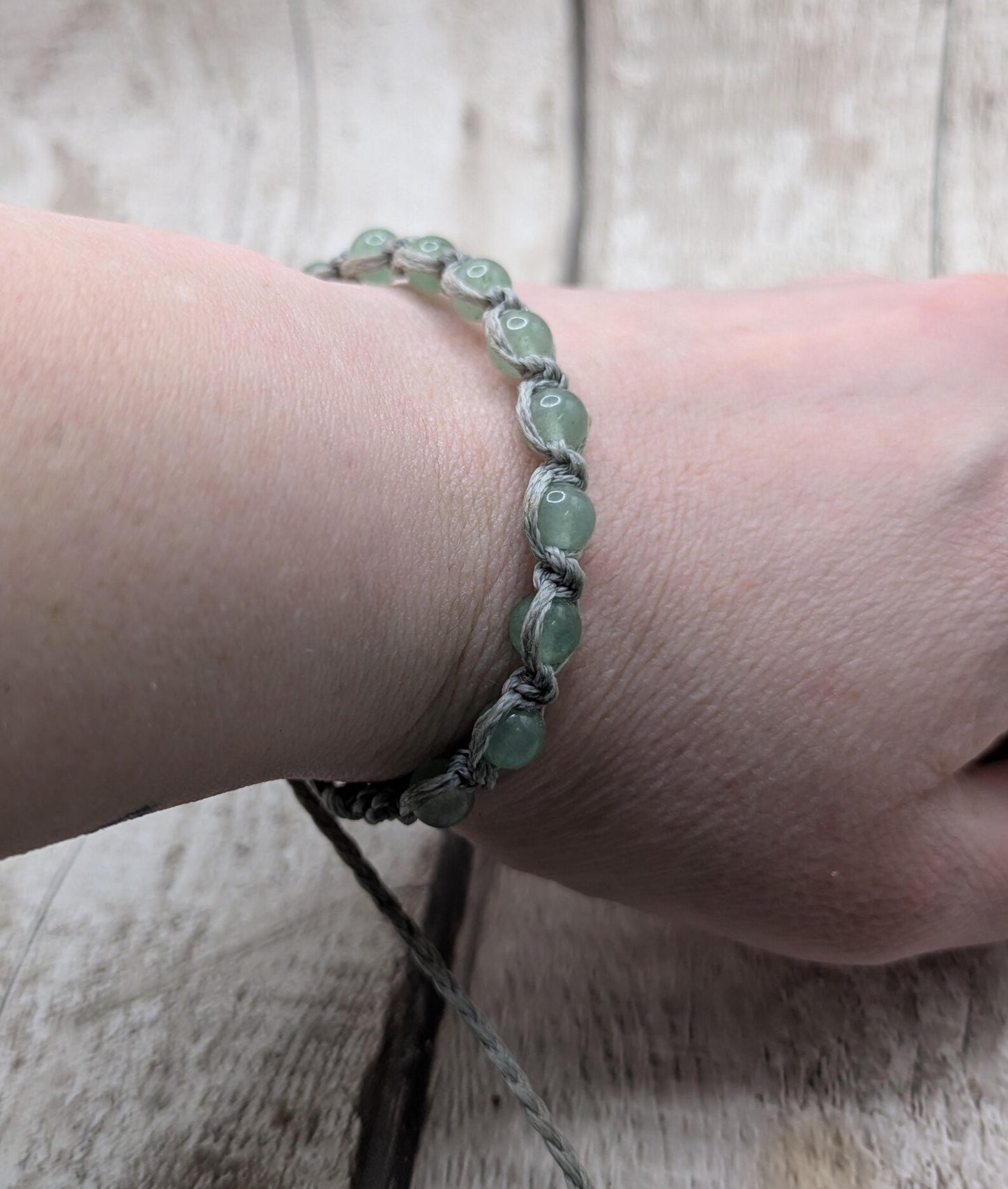 Adventurine beaded macrame adjustable braclet.