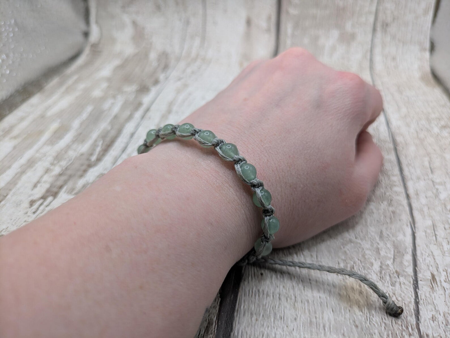Adventurine beaded macrame adjustable braclet.
