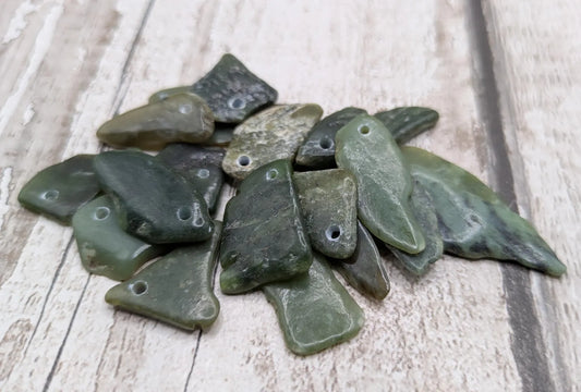 20 Top-Drilled chunky New Zealand Pounamu Beads – Tumble polished Greenstone Offcuts for Jewellery Making and craft projects.