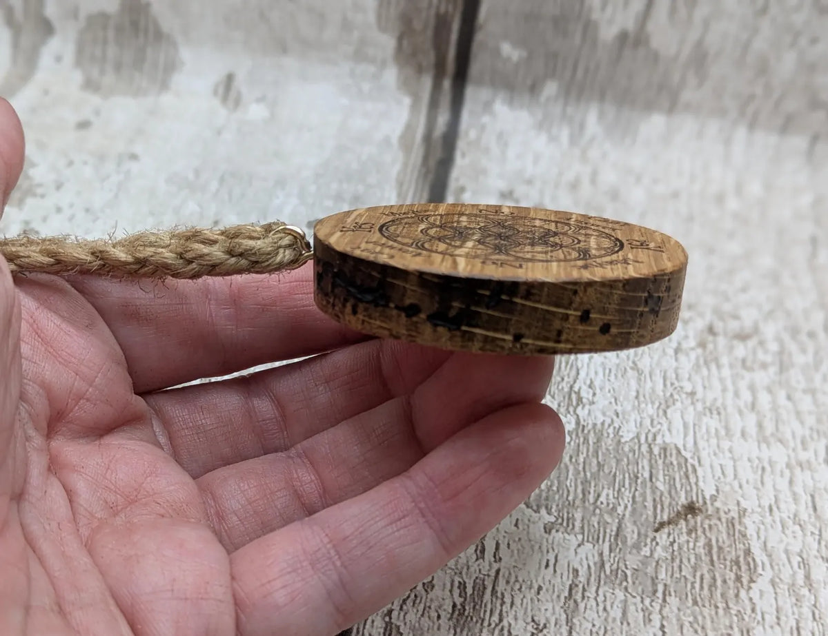 Oak wood pocket pendulum disc board.