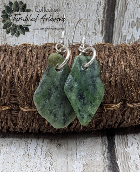 New Zealand pounamu Greenstone jade fish hook earrings.