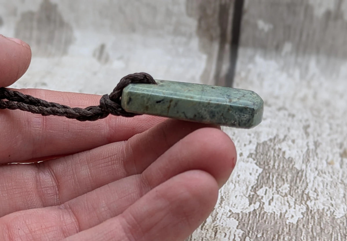 New Zealand pounamunjade greenstone roimata tear drops pendant