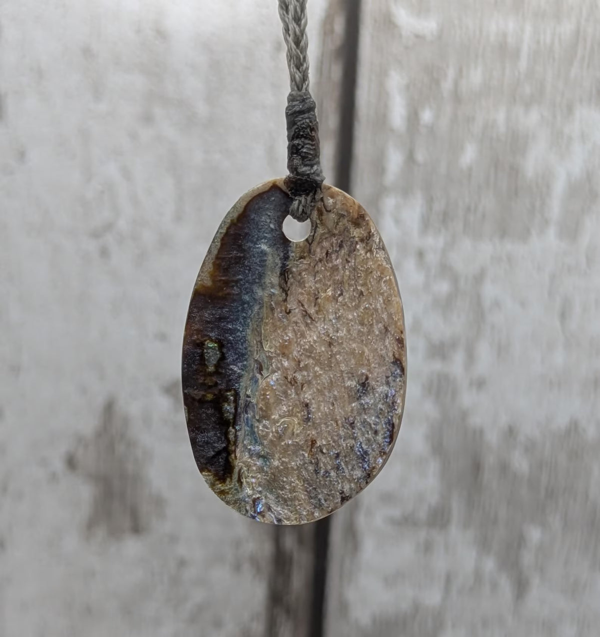 New Zealand pāua shell oval pendant.
