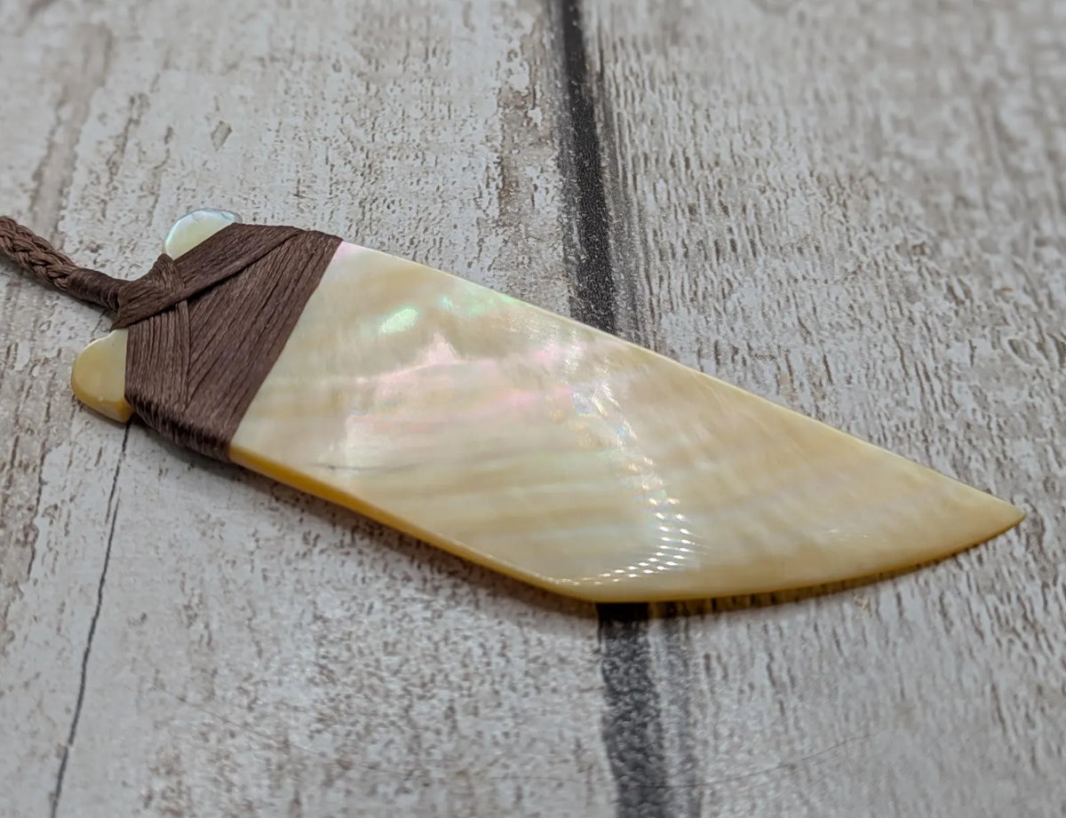 Mother of pearl hei toki adze pendant.