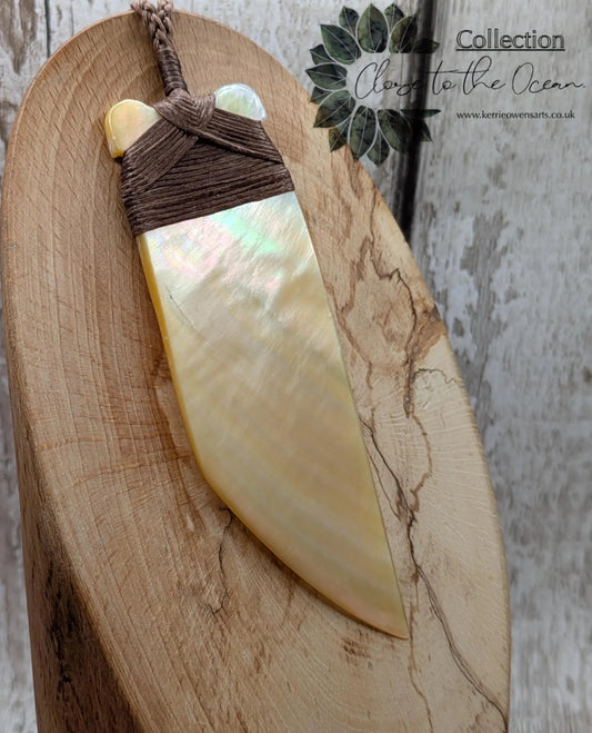 Mother of pearl hei toki adze pendant.