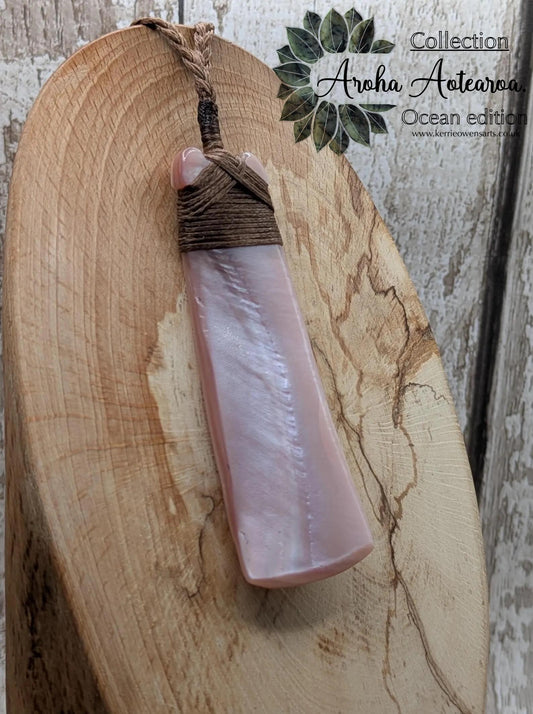 New Zealand freshwater pink mussel shell Hei Toki adze pendant.