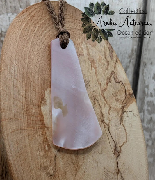 New Zealand freshwater pink mussel shell pendant
