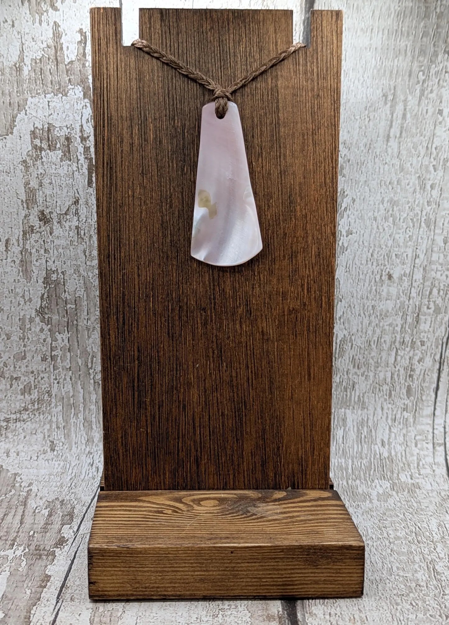 New Zealand freshwater pink mussel shell pendant
