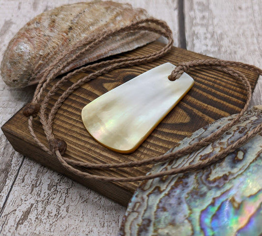 Mother of Pearl Toki styled shell pendant.