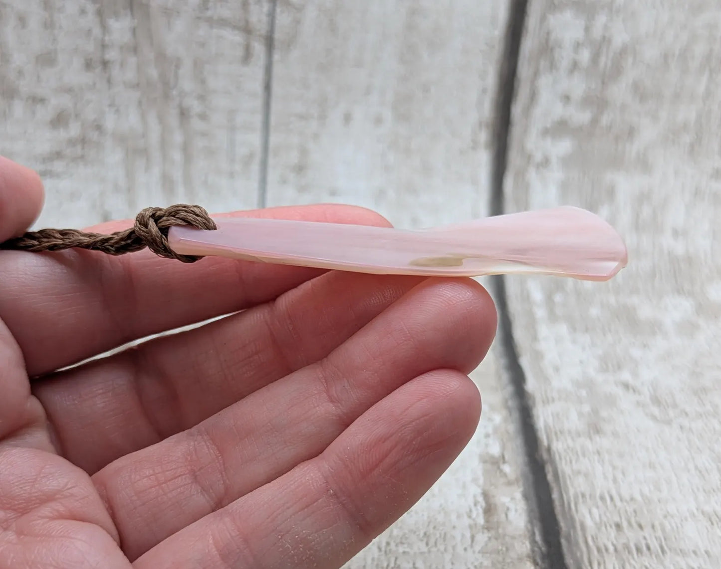 New Zealand freshwater pink mussel shell pendant