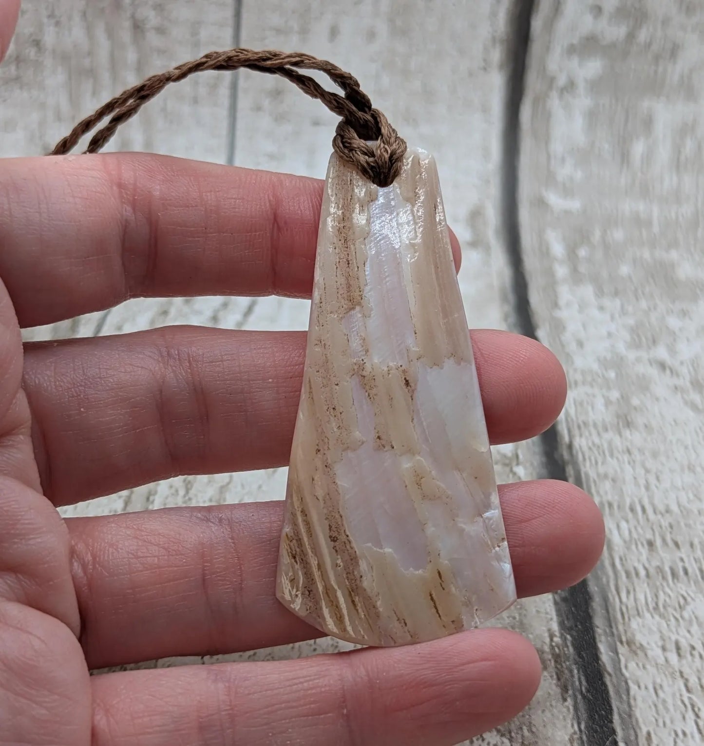 New Zealand freshwater pink mussel shell pendant