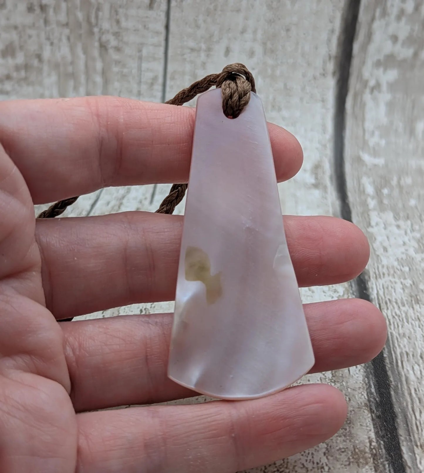 New Zealand freshwater pink mussel shell pendant