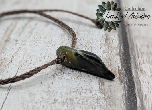 Adjustable New Zealand tumbled Pounamu greenstone jade bracelet.