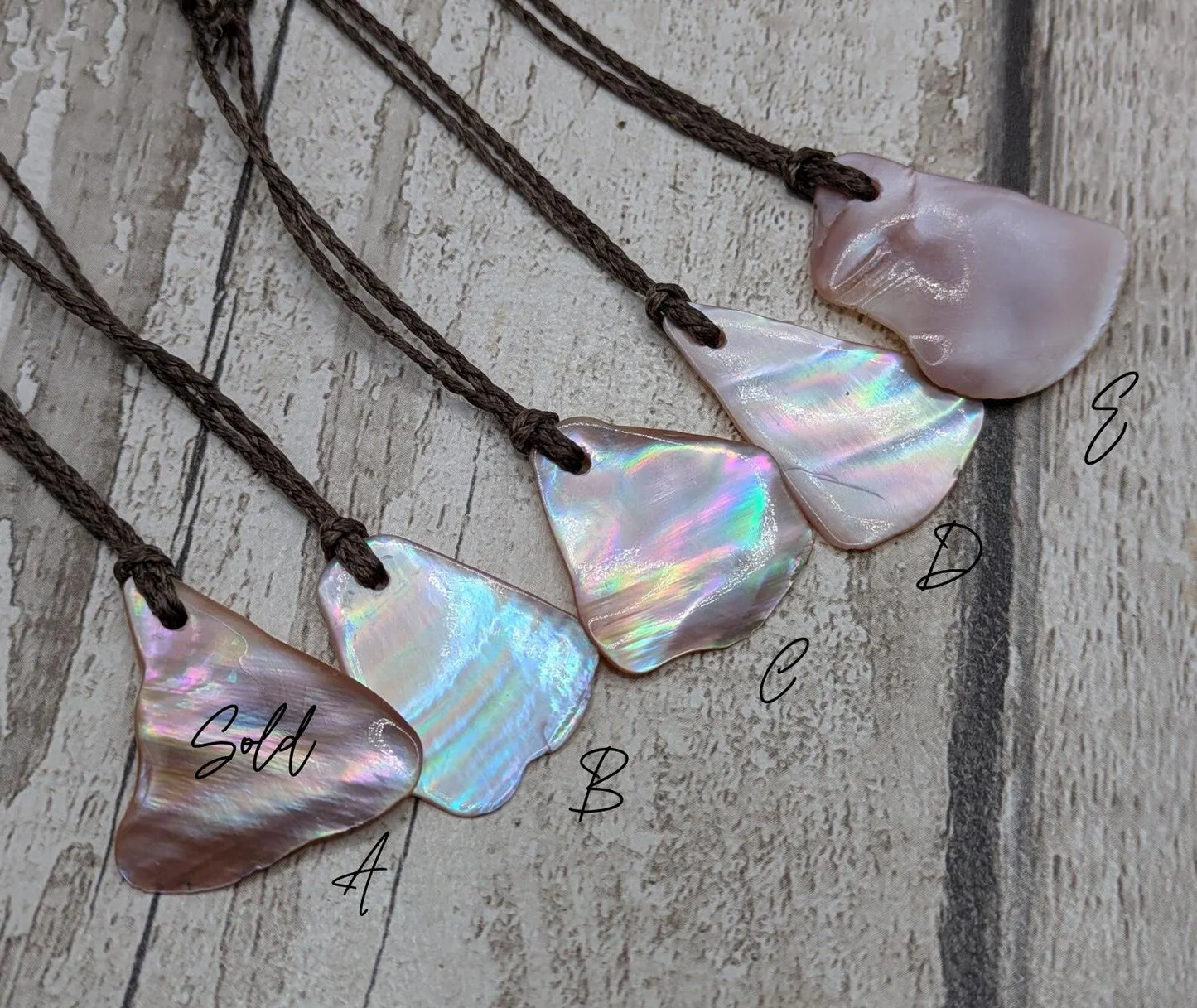 One Mixed New Zealand Freshwater Mussel Shell Pendants – High Iridescence, Pearlescent Natural Tumbled Charms for Jewellery, Craft & Ritual.