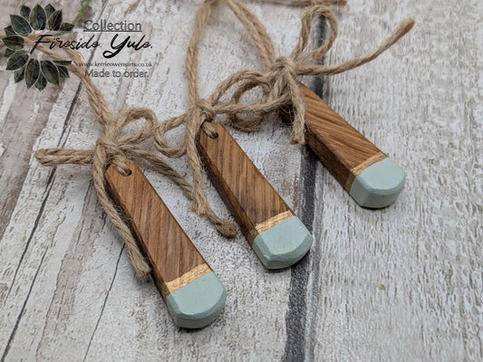 3 pack Oak wood drop Christmas decoration. 3 decoration, Laurel green colour.