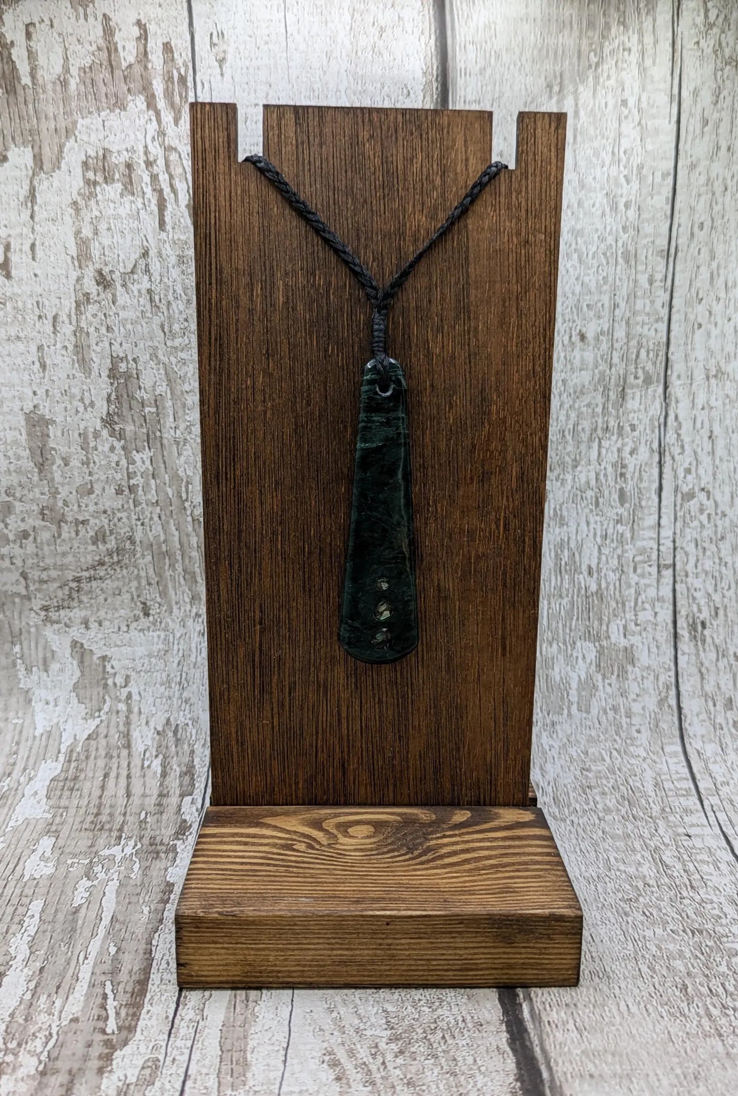 New Zealand roimata tear drop Pounamu greenstone serpentine pendant.