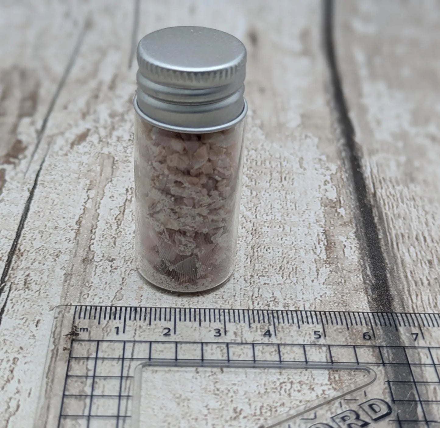 new Zealand pink freshwater water mussel shell chips.