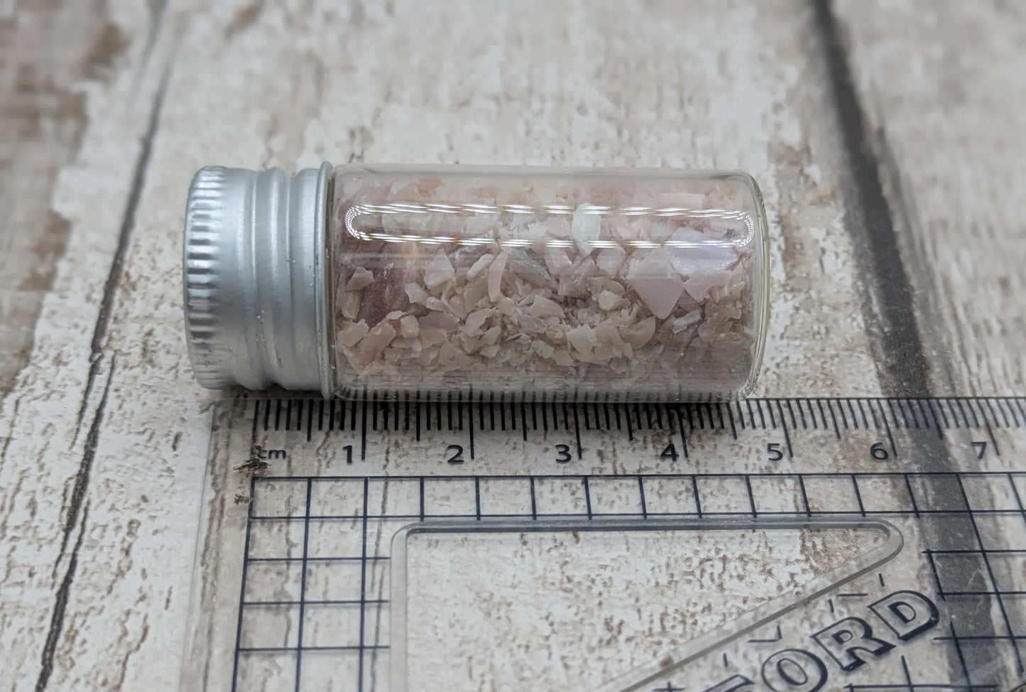 new Zealand pink freshwater water mussel shell chips.