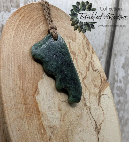 Tumble polished New Zealand Pounamu greenstone jade pendant.