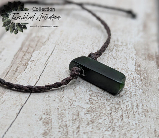 Pounamu greenstone tumbled jade adjustable bracelet.