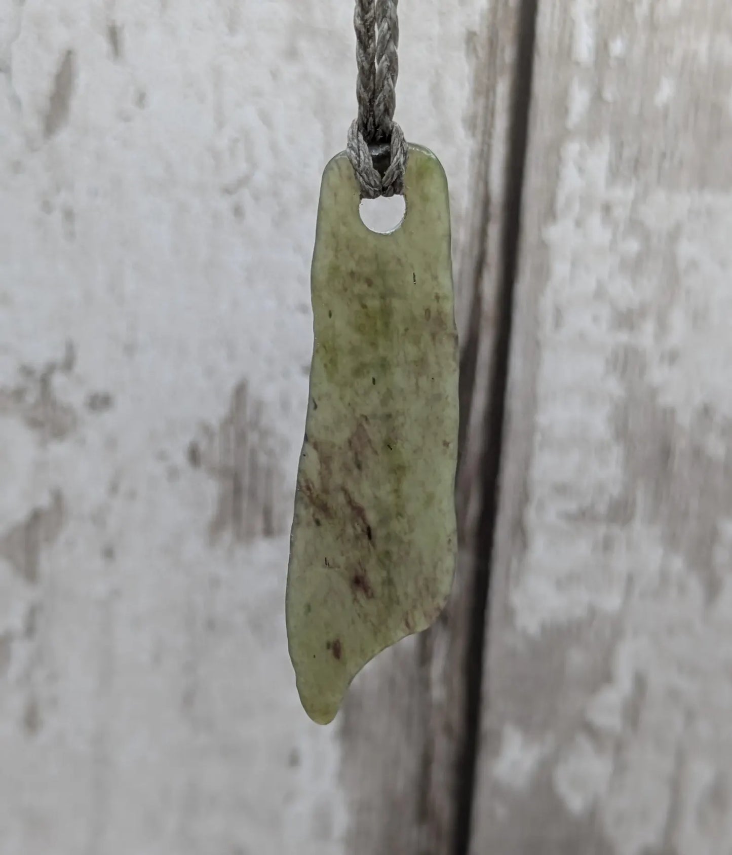 New Zealand pounamu greenstone jade pendant, he kaha ahau, I am strong affirmation.