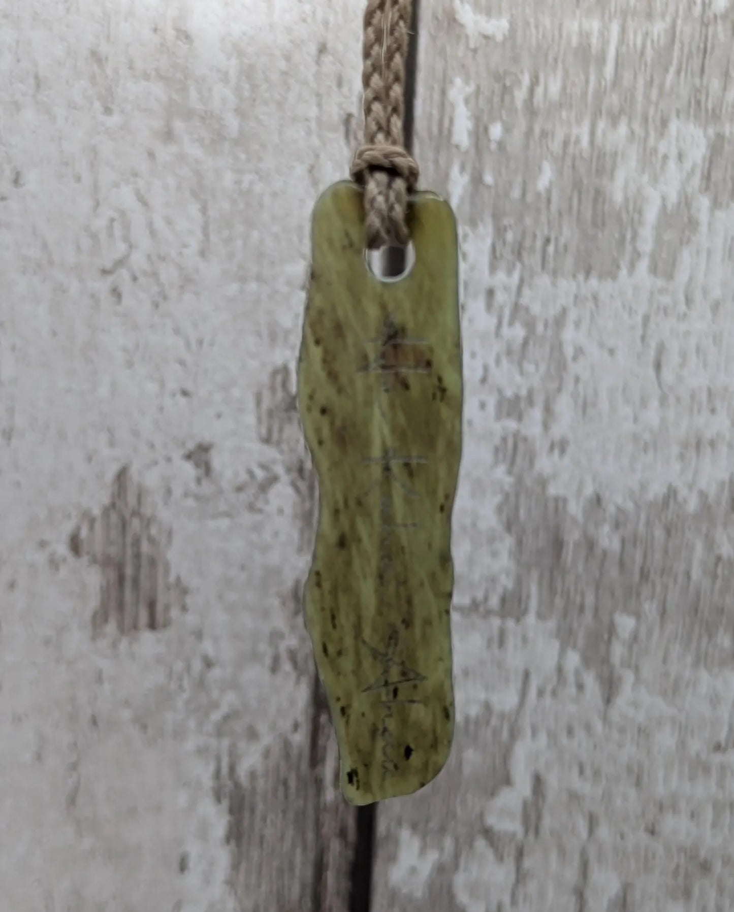 New Zealand tumbled Pounamu greenstone with I am strong in te Reo Māori affirmation.