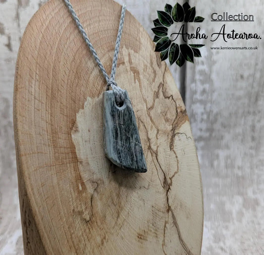 Aotea Stone Pendant – New Zealand Kyanite and Fuchsite Talisman, Sacred Green & Blue Crystal | Simple Handcrafted Necklace.