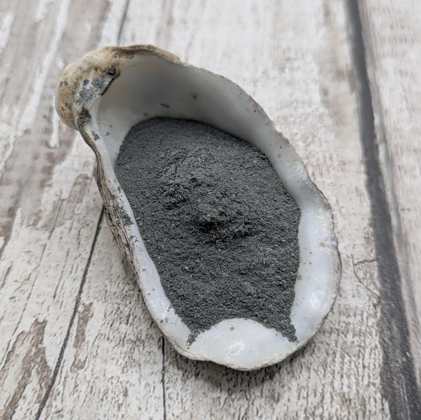 Unrefined powdered Devonshire mica shist pigment.