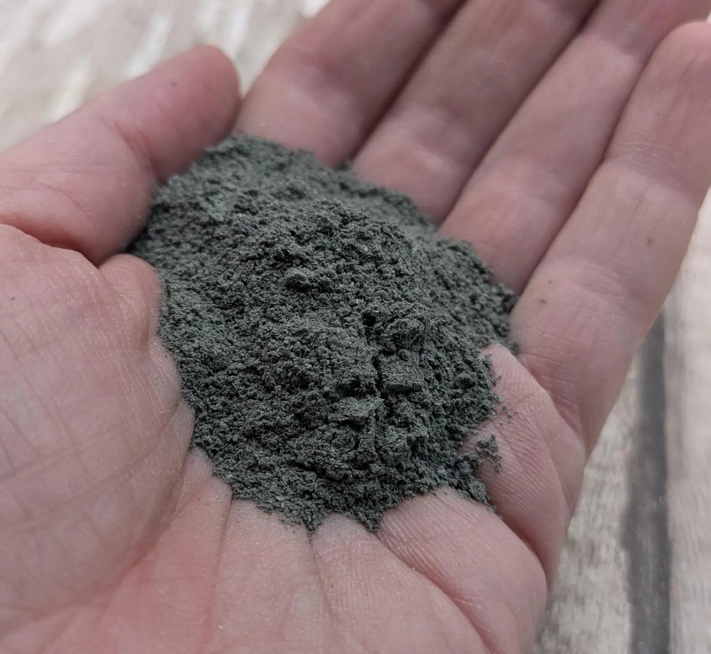 Unrefined powdered Devonshire mica shist pigment.