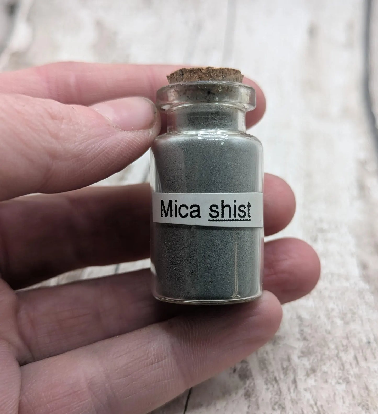 Unrefined powdered Devonshire mica shist pigment.