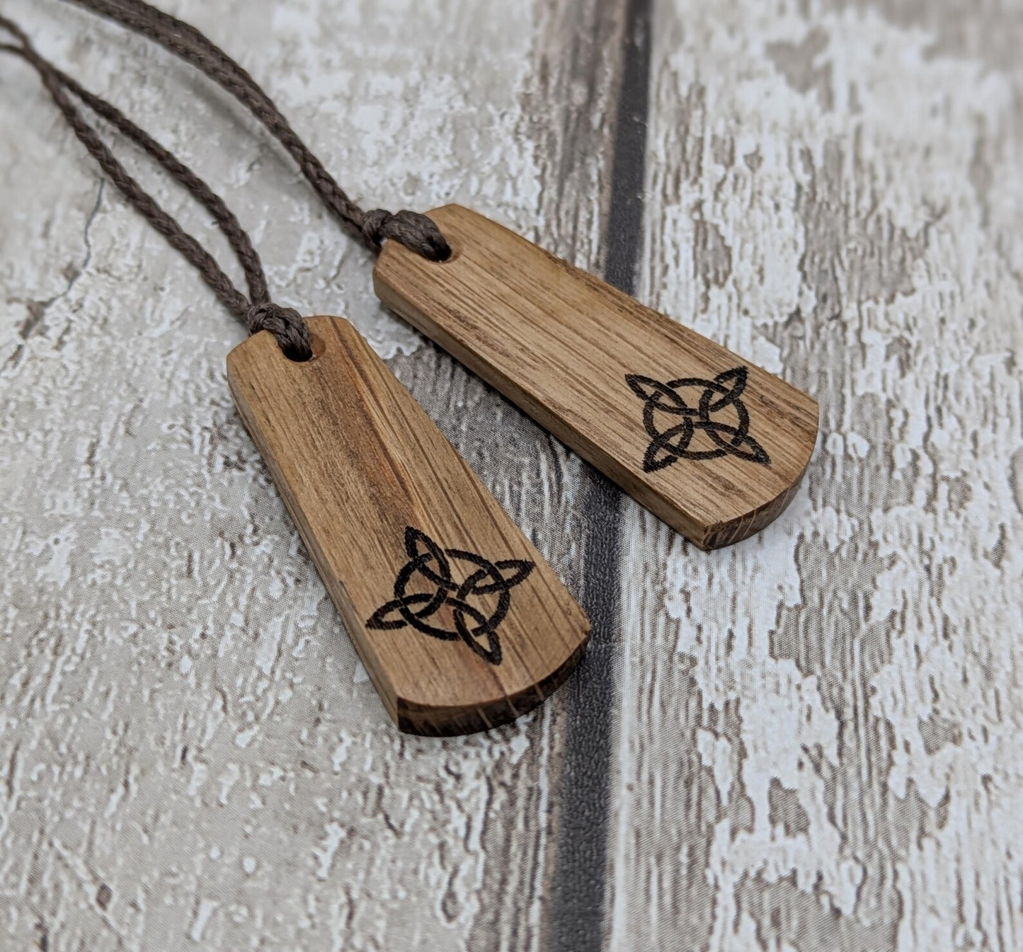 Oak wood witches protection symbol roimata tear drop laser printed pendant.