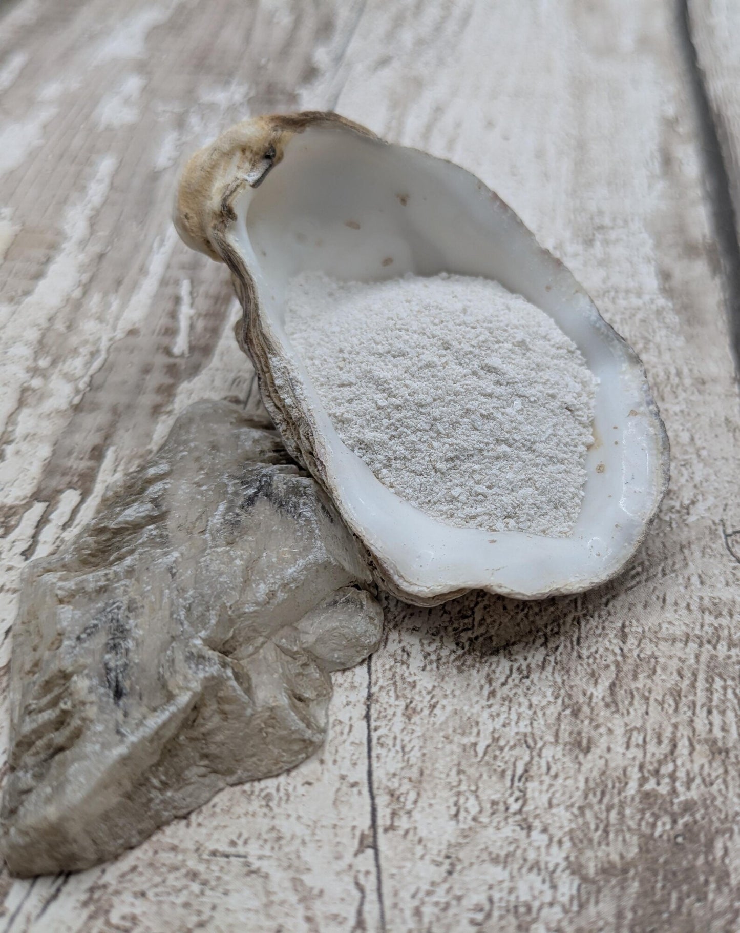 Unrefined powdered sheppy selenite paint pigment.