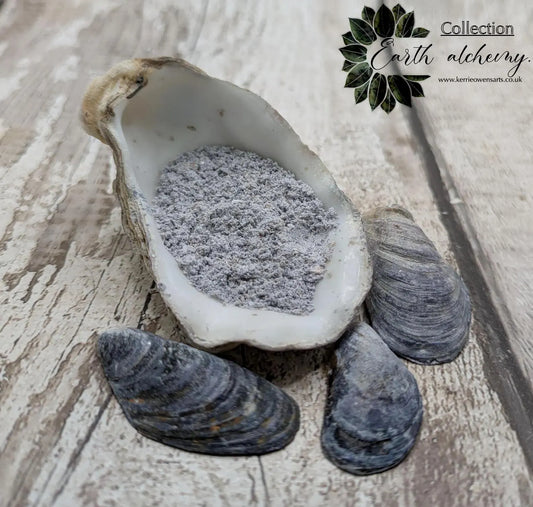 Unrefined powdered 10ml ground Blue mussel shell pigment.