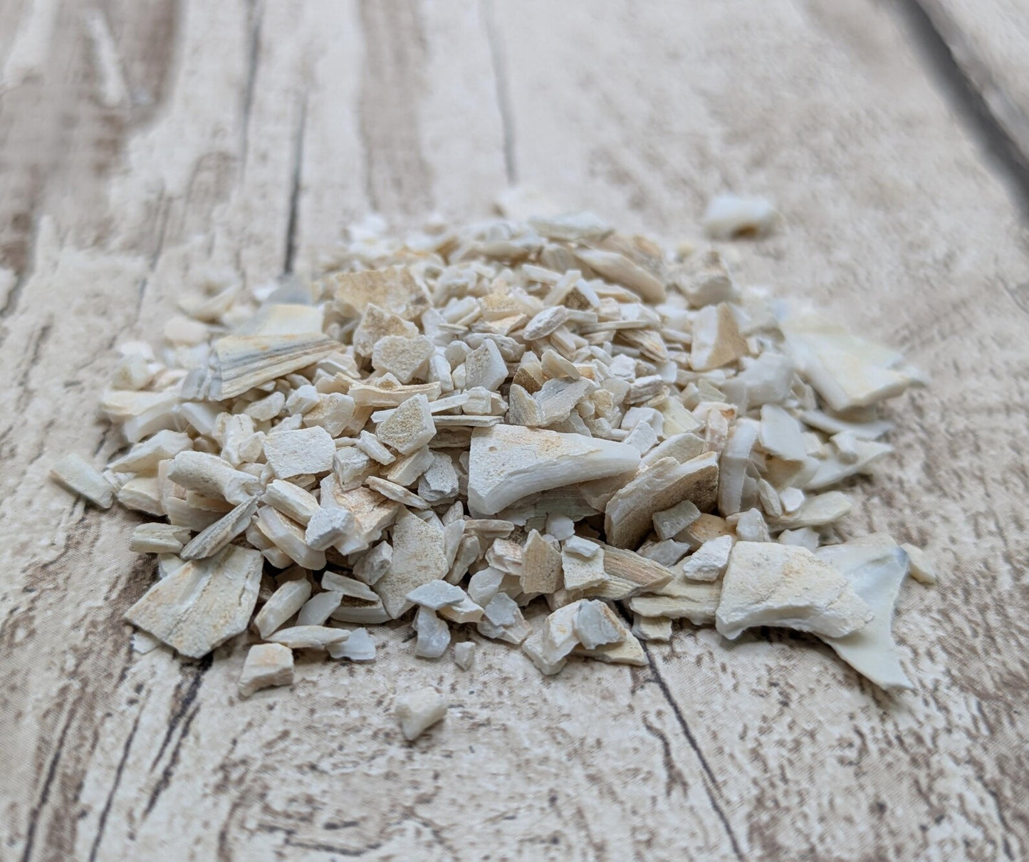 Coarse Ground White Mussel Shell Powder – Natural Pearlescent Pigment for Art, Resin & Inlay.
