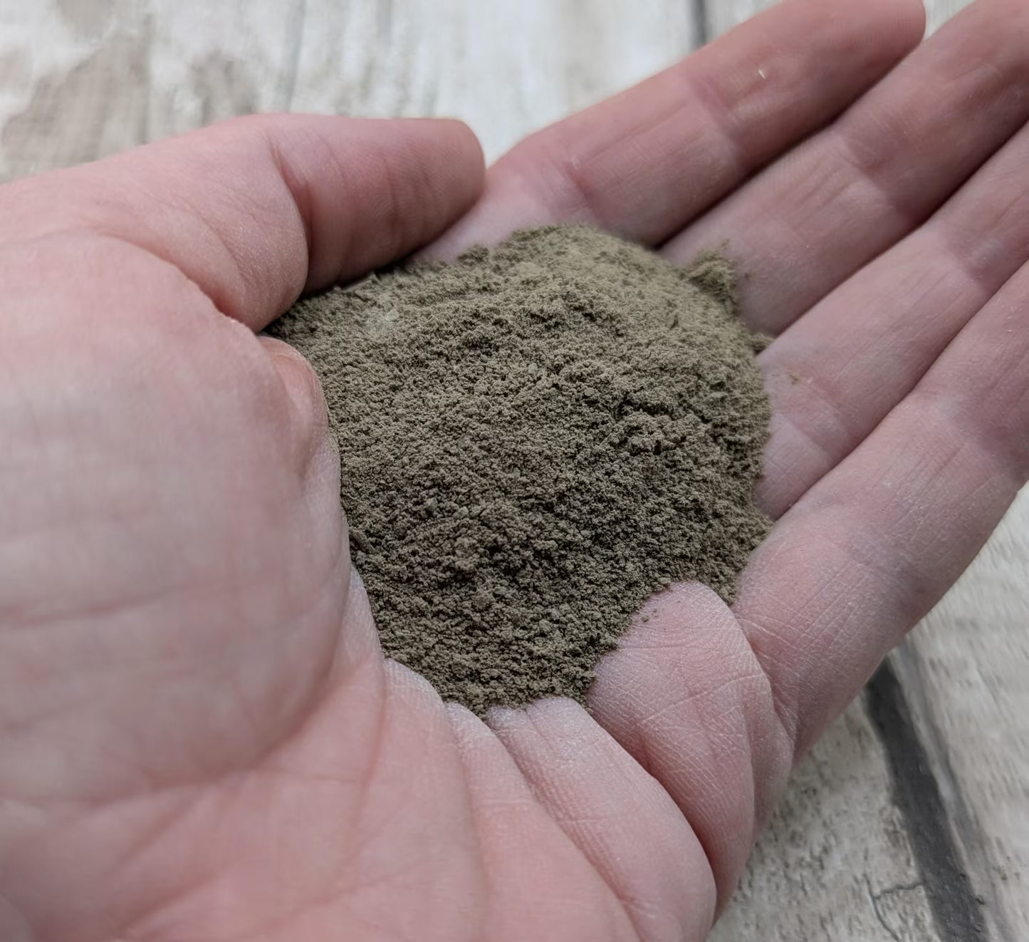 Fine Ground British Clay Powder – Sun & Air Dried Thames Estuary Earth Pigment for Art and Ritual.