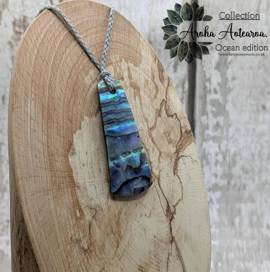 New Zealand rainbow Pāua shell pendant